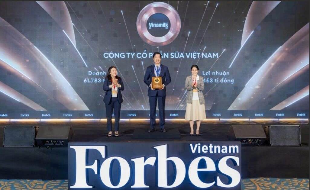 VNM: Vinamilk đứng đầu top 25 thương hiệu dẫn đầu 2025 của Forbes Việt Nam