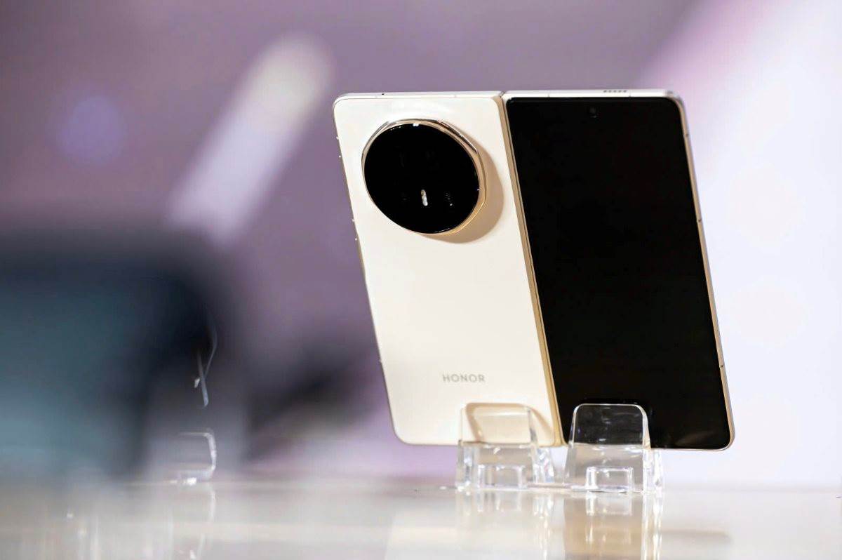 Thế Giới Di Động mở đặt trước smartphone gập đầu tiên có tính năng phát hiện giả mạo AI, quà tặng 12 triệu đồng