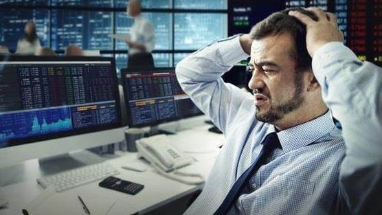 Phiên 2/10: Khối ngoại thẳng tay bán tiếp 2.400 tỷ đồng, cổ phiếu nào bị “xả” mạnh nhất?