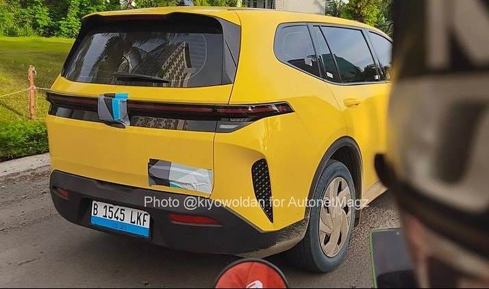 VinFast Limo Green bất ngờ xuất ngoại: Đến công xưởng xe lớn của khu vực, loạt xe 7 chỗ Nhật ‘thở gấp’?