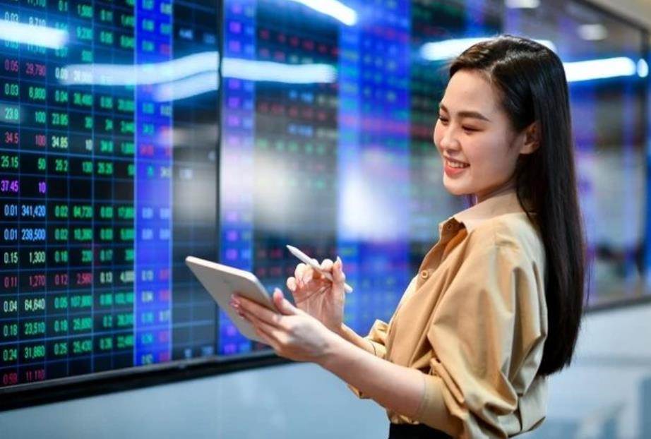 Hàng tỷ USD chực chờ đổ vào chứng khoán Việt Nam sau khi nâng hạng, VNDirect hé lộ danh mục cổ phiếu hưởng lợi nhất