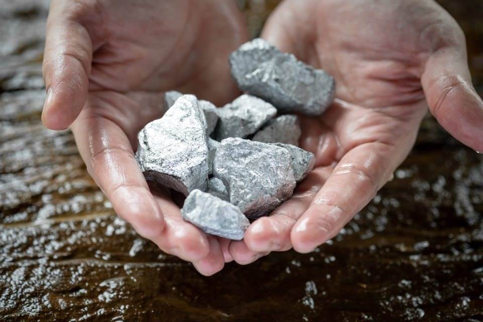 Một nhóm cổ phiếu bất ngờ “dậy sóng”, hàng loạt mã tăng kịch trần sau thông báo quan trọng từ Trung Quốc