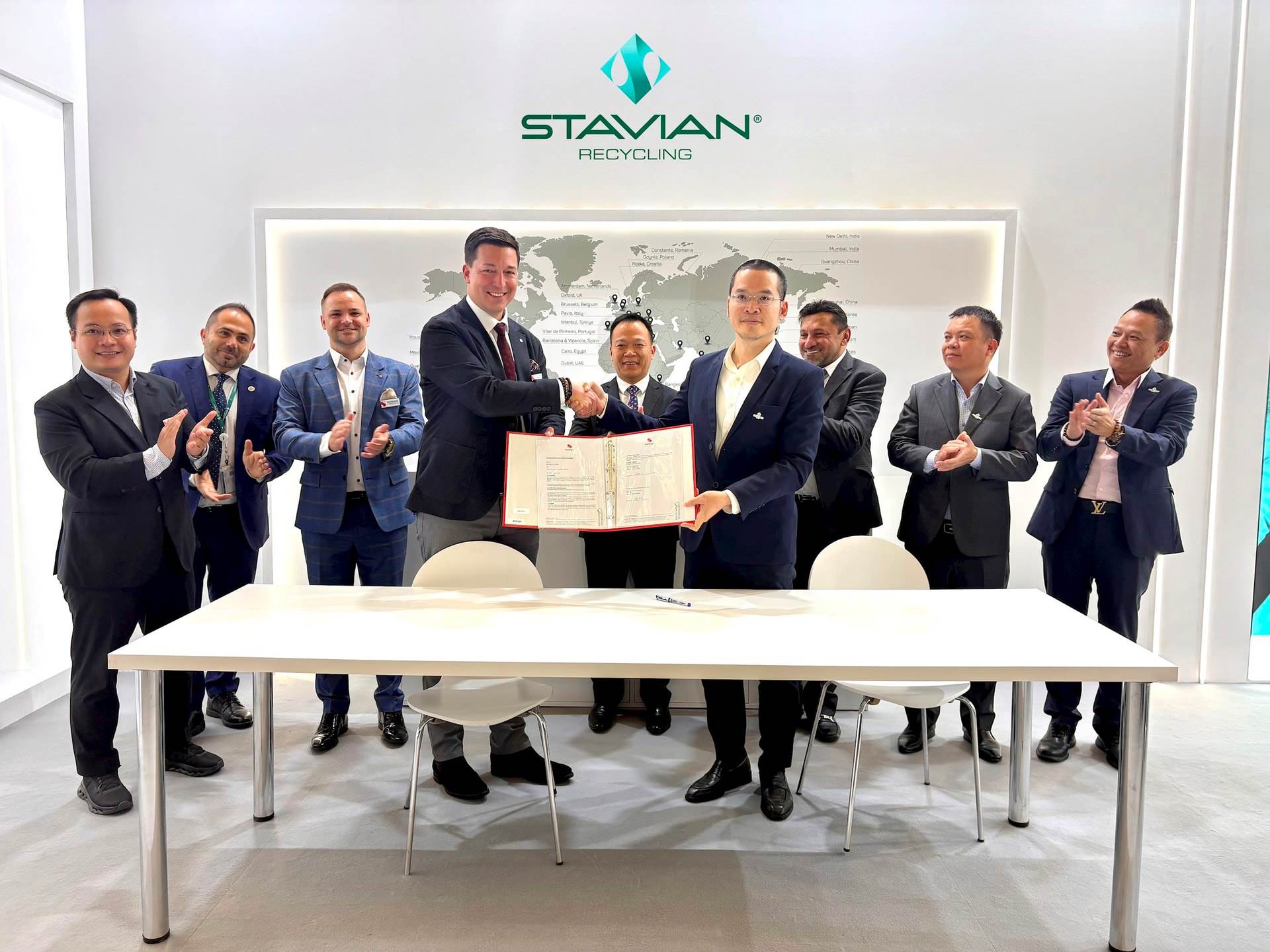 Stavian hợp tác với hai doanh nghiệp của Ý và Áo để chuẩn bị cho dự án Nhà máy nhựa tái chế rPET tại Thanh Hoá