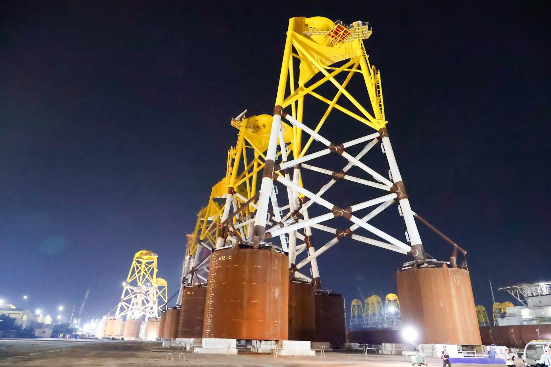 Bộ Công Thương muốn nâng tỷ lệ bao tiêu đầu ra điện gió ngoài khơi từ 80% lên 90%, VinEnergo muốn 100%