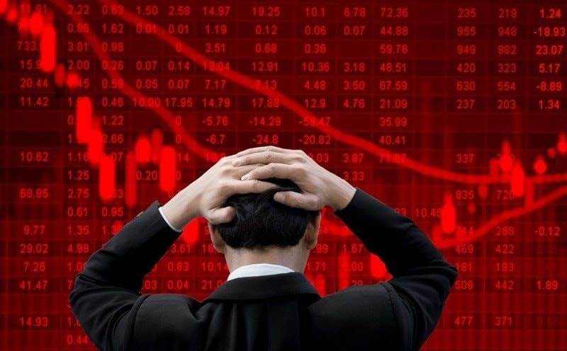 Nhà đầu tư bán tháo trong phiên cuối tuần, VN-Index “bốc hơi” hơn 43 điểm