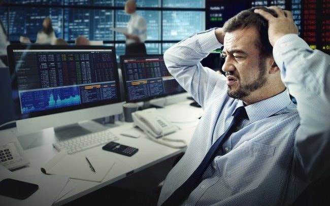 Khối ngoại tiếp đà bán ròng gần 500 tỷ đồng phiên VN-Index khởi sắc, xả mạnh hàng loạt cổ phiếu “bank, chứng”