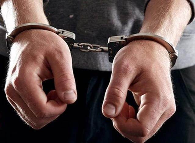 Tổng Giám đốc và Phó Tổng Giám đốc một công ty trên sàn chứng khoán bị khởi tố. bắt tạm giam