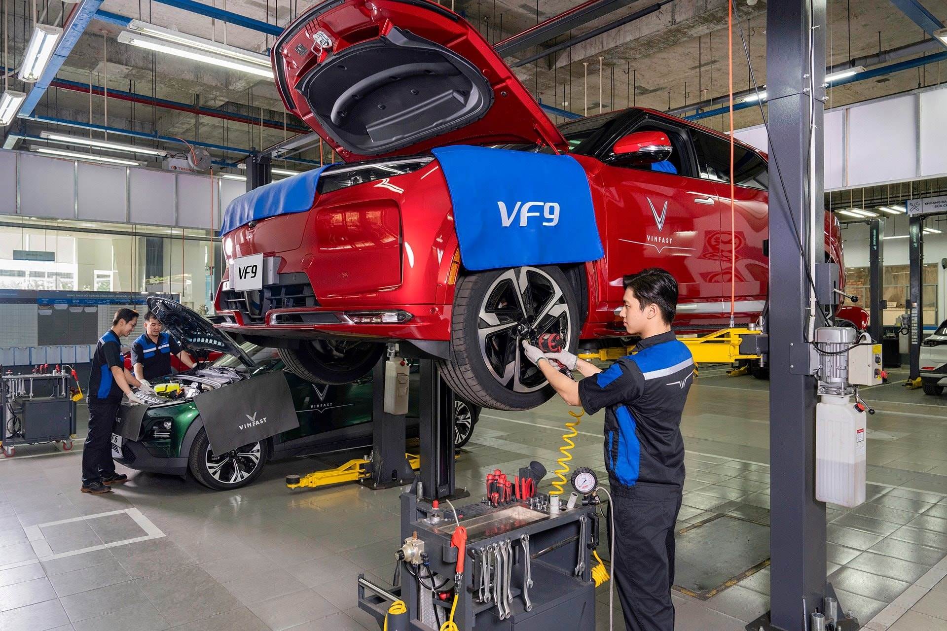 VinFast ồ ạt tuyển 4.500 lao động tại Hải Phòng, Hà Tĩnh: Công nhân đạt chỉ tiêu được thưởng luôn 10 triệu đồng, lương kỹ sư lên đến 38 triệu đồng